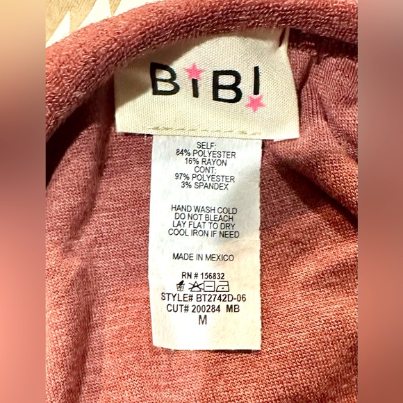 NWOT BiBi Long Sleeve Boho Aztec Thumb Hole Top Sz M - Picture 6 of 16